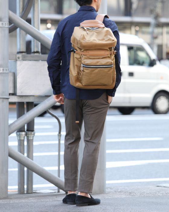 ithelicy（イザリシー） スクエアナイロンレザーバッグパック【MASSIVE】