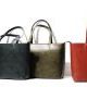 見た目かっちり、使い心地ふんわりのレザートート