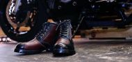 機能性とファッションが同居する大人のライダースウェアを作り続けるMax Fritzに別注した贅沢なブーツのお届けです。