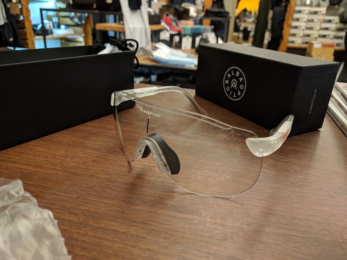 ALBAOPTICS アイウェア Alba Optics「Delta」レビュー。新世代の潮流を生んだ“美しい”アイ
