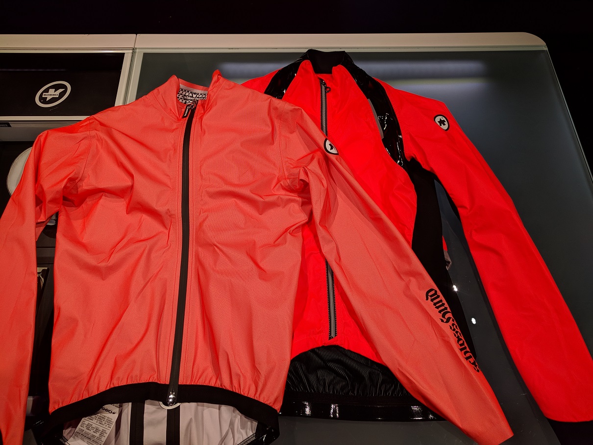 ぶっちゃけ徹底比較？！レインジャケットのあれこれ - ASSOS PROSHOP