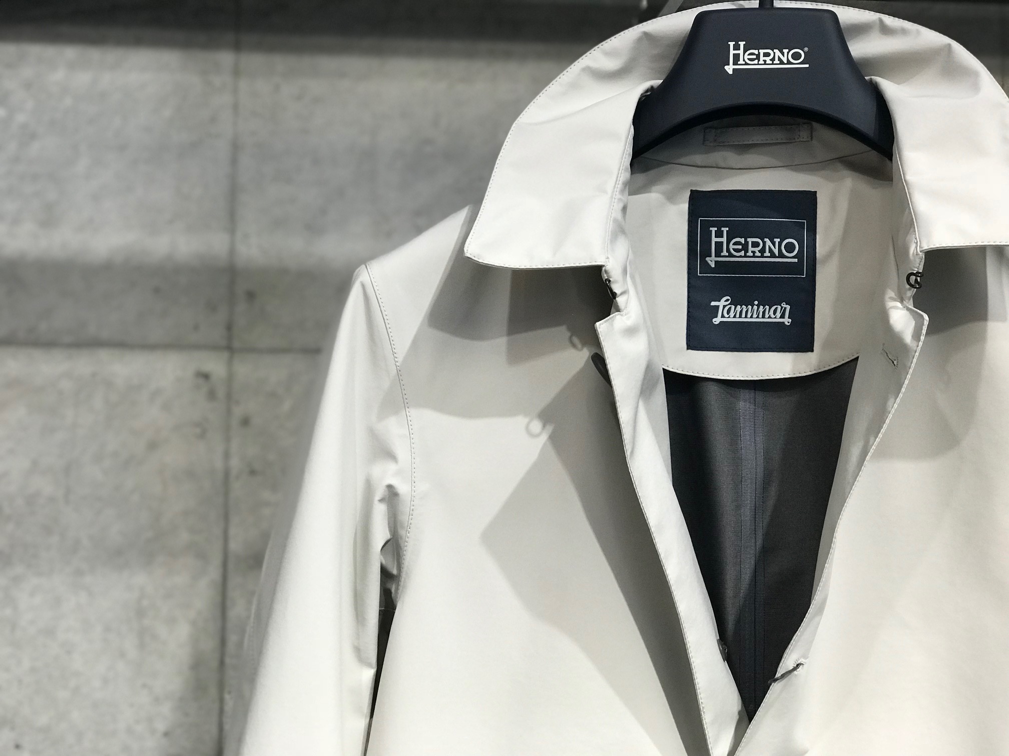 HERNO Laminar無双発動中。ロングセラーコートが早くも新入荷