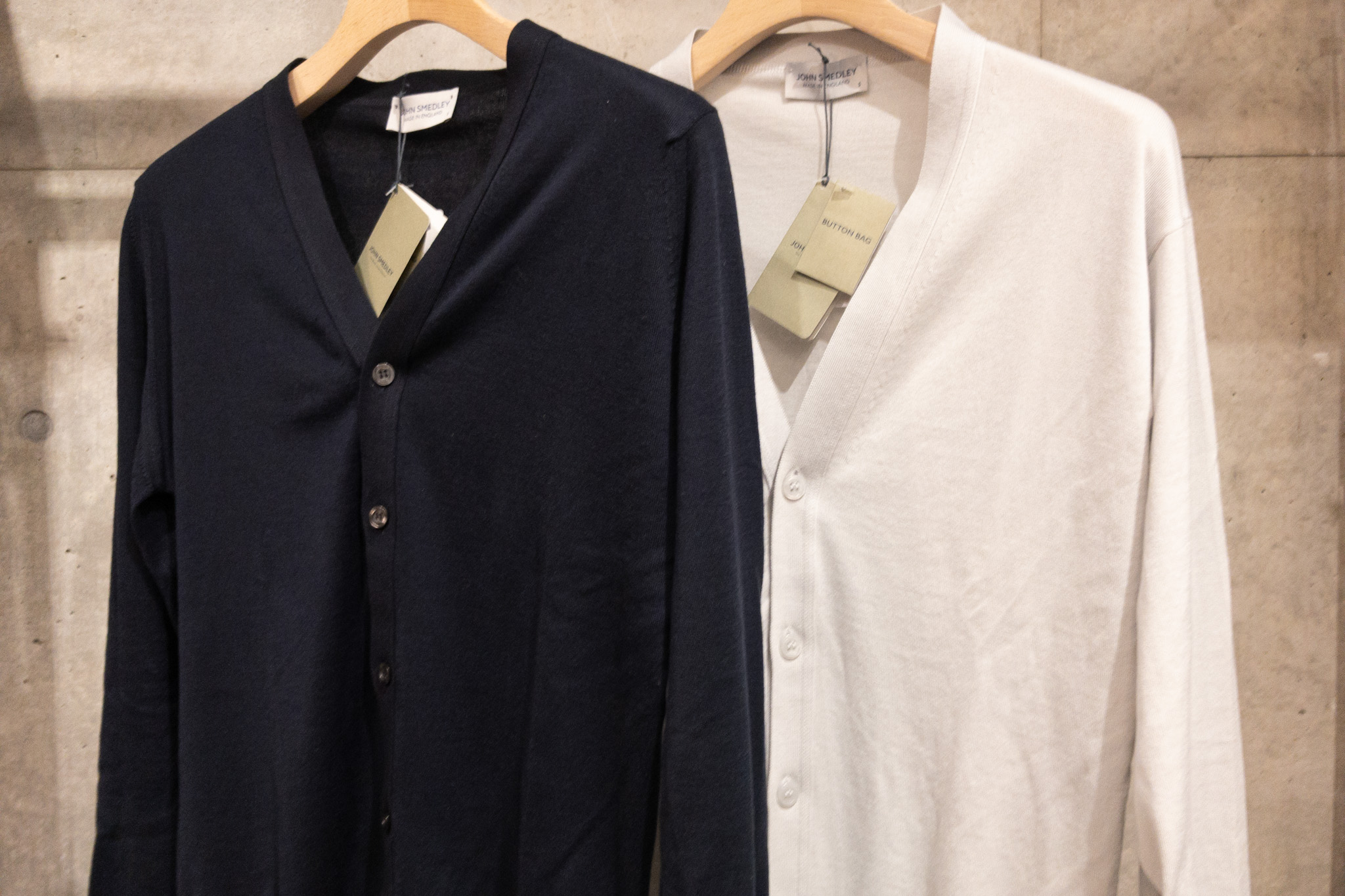 持ってるとなぜか非常に落ち着くジョンスメのカーディガン2型を着比べしてみました Jedia Tokyolife 東京ライフ