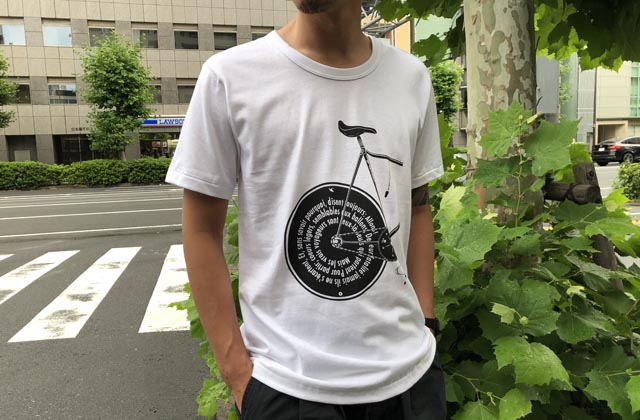 白いtシャツと黒いバイク とtokyo Wheels Tokyo Wheels 東日本橋店 Tokyolife 東京ライフ