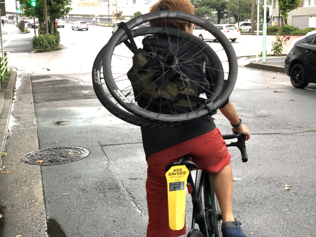 ホイールを背負う超レアなバックショット！ TOKYO WHEELS 東日本橋店｜TOKYOlife（東京ライフ）