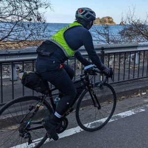 冬は夜が長いので。。。反射ベストで安全に！！