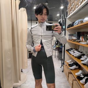 雨用に、ヒルクライムの下山に、自転車レインジャケットは持っておいて損なし！