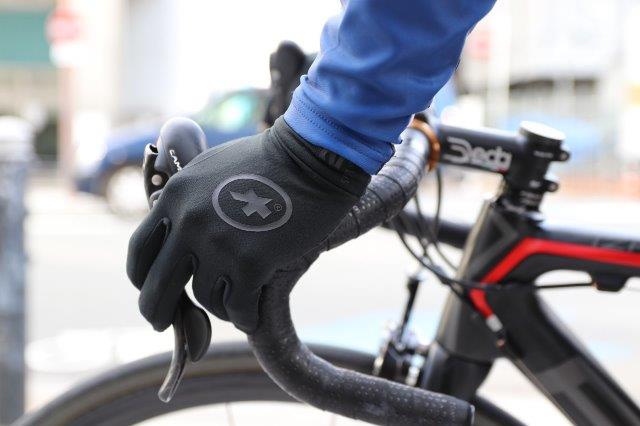 ASSOSグローブのお得な買い方。 - TOKYO WHEELS Osaka｜TOKYOlife