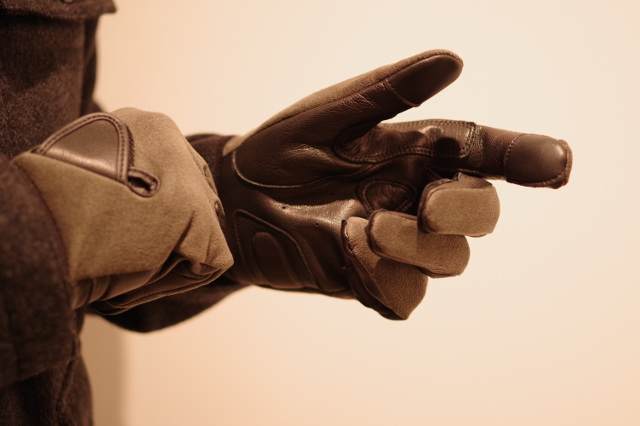 ギフト選びの最終手段。これでもかと上質なberufのHYBRID GLOVE