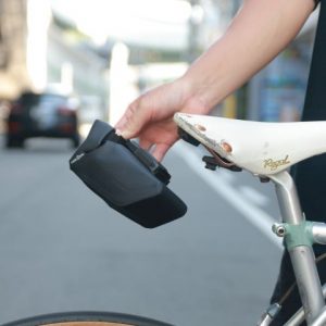 初めてでも使いやすい“脱着3秒”のサドルバッグ