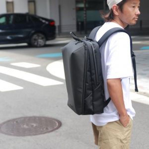 Tシャツは洗濯済み。なのにニオう理由は、背中に染み込んだリュックの汗だった