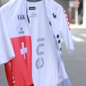 黄ばみを怖がらずに楽しむ、夏の白ジャージのお手入れ術