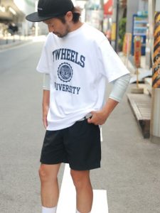 Tシャツもシャツも、インナーひとつで今どきレイヤード