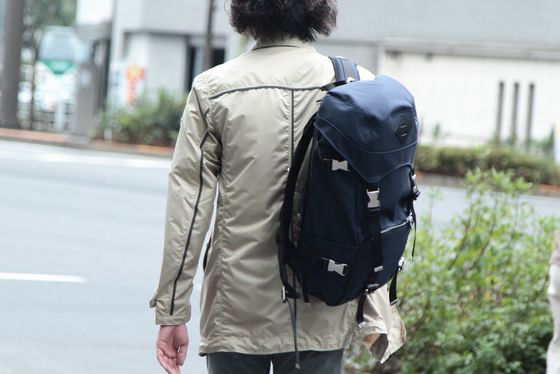 日常と機能性の巧みなバランス。スポーツでもアウトドアでもない
