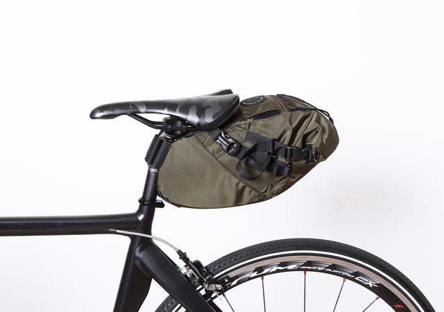 サドルバッグを自転車に取り付けた状態