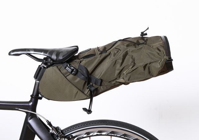 サドルバッグを自転車に取り付けた状態