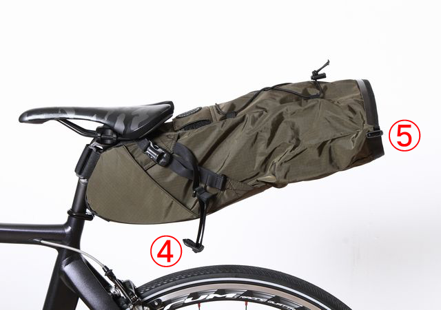サドルバッグを自転車に取り付けた状態