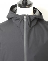 HERNO(ヘルノ)ラミナー GORE-TEX PACLITE SHELL フーデットブルゾン