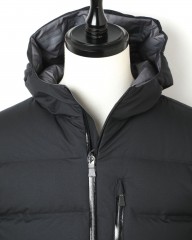 HERNO(ヘルノ)GORE-TEX 3レイヤー フーデッドショートダウンジャケット