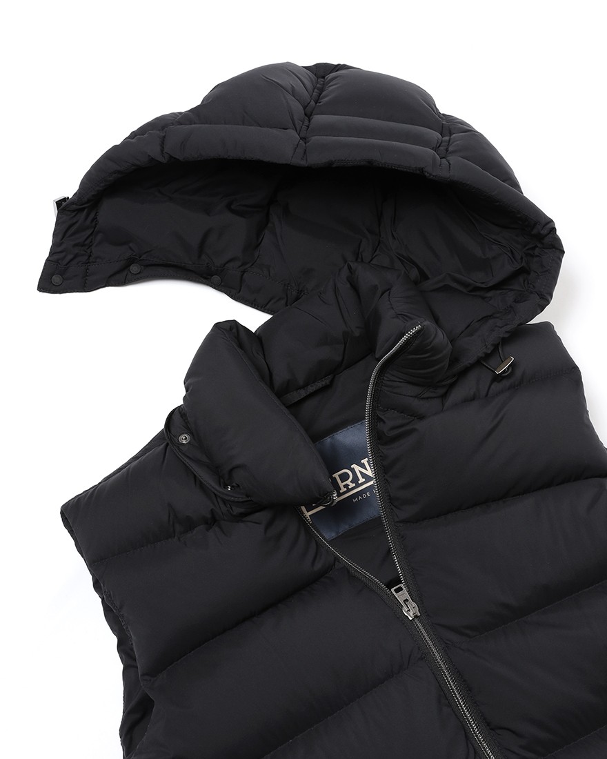 Hernoフーデッド ダウンベスト【Herno】15l