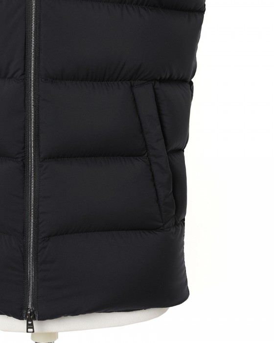 Hernoフーデッド ダウンベスト【Herno】28l