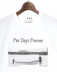 three dotsコットン グラフィックフォトTシャツ【pier days/Graphic tee】mb_05l