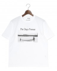 three dotsコットン グラフィックフォトTシャツ【pier days/Graphic tee】mb_c0