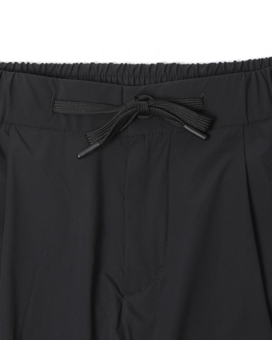 Hernoナイロン 1プリーツストレッチパンツ【Herno Laminar】04l