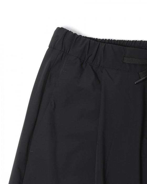 Hernoナイロン 1プリーツストレッチパンツ【Herno Laminar】05l