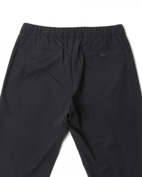Hernoナイロン 1プリーツストレッチパンツ【Herno Laminar】08l