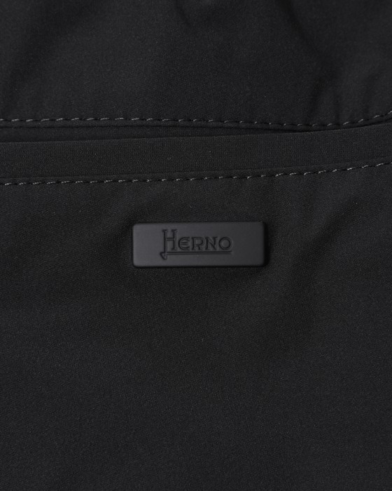 Hernoナイロン 1プリーツストレッチパンツ【Herno Laminar】13l