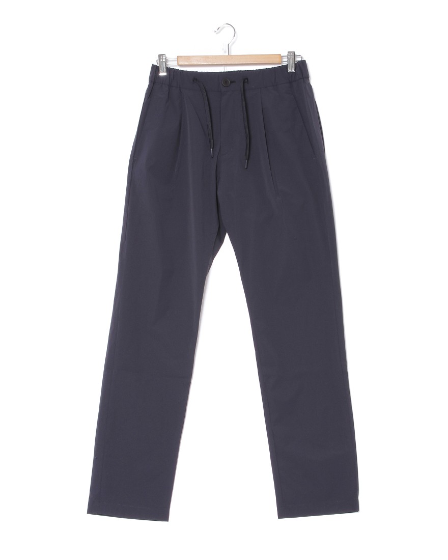 Hernoナイロン ワンプリーツストレッチパンツ【FUNCTIONAL WARDROBE】01l