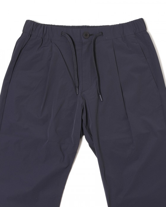 ナイロン ワンプリーツストレッチパンツ【FUNCTIONAL WARDROBE ナイロン ワンプリーツストレッチパンツ【FUNCTIONAL WARDROBE