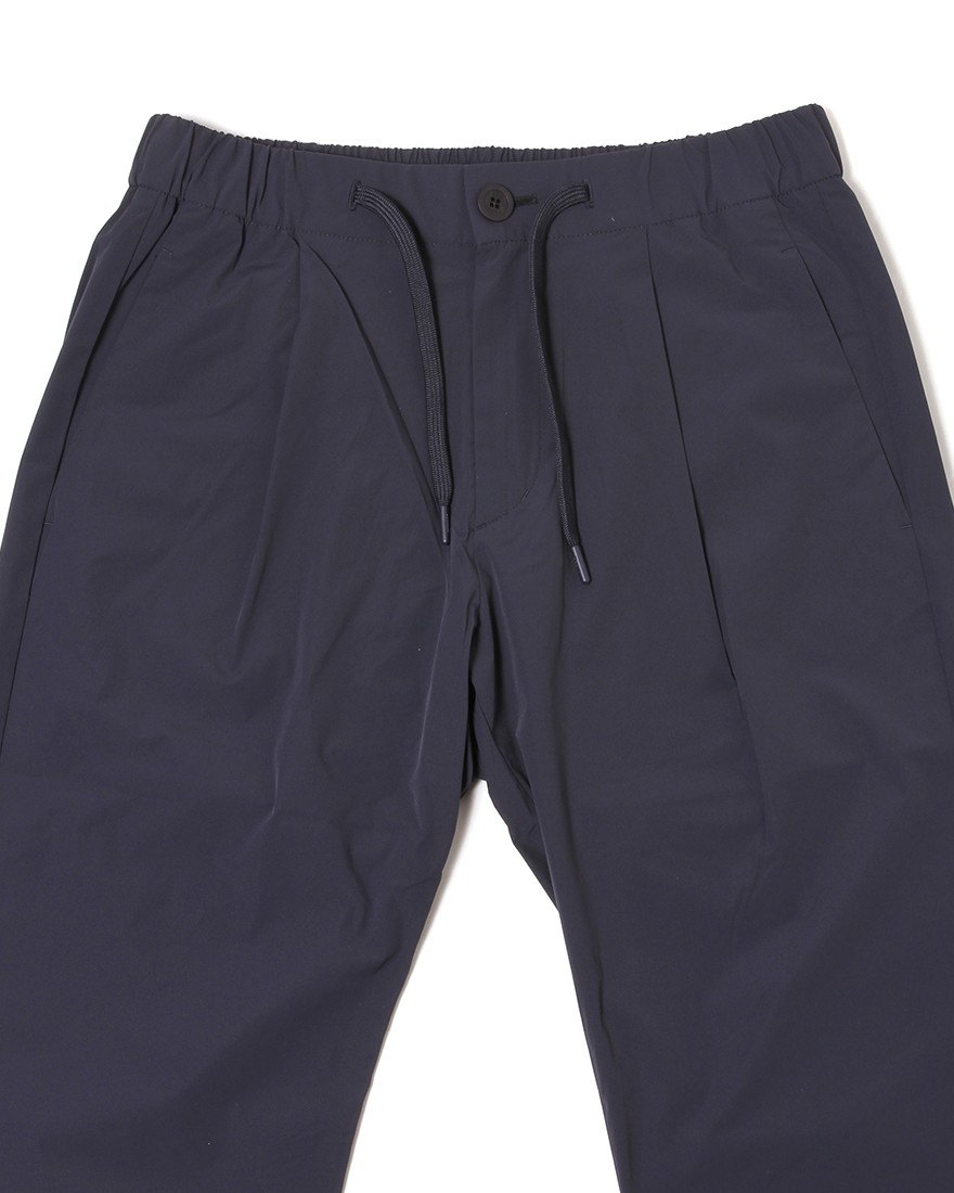 Hernoナイロン ワンプリーツストレッチパンツ【FUNCTIONAL WARDROBE】03l