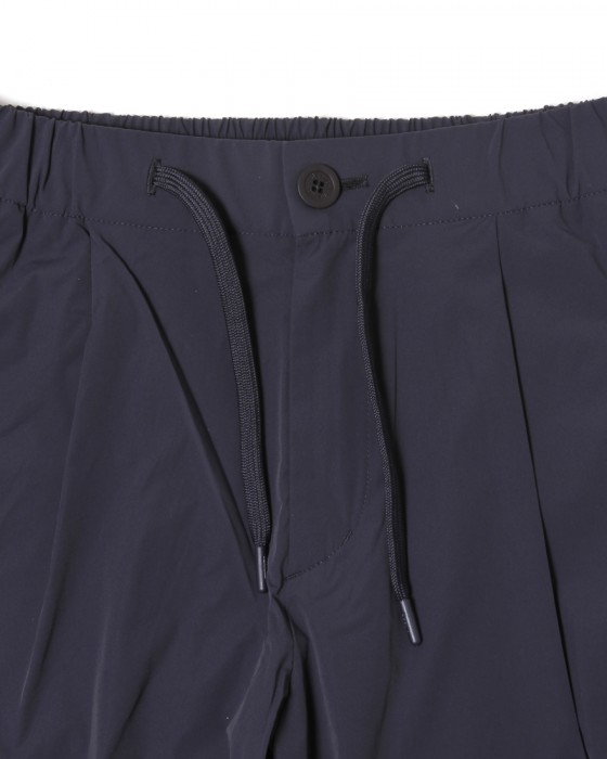 Hernoナイロン ワンプリーツストレッチパンツ【FUNCTIONAL WARDROBE】04l