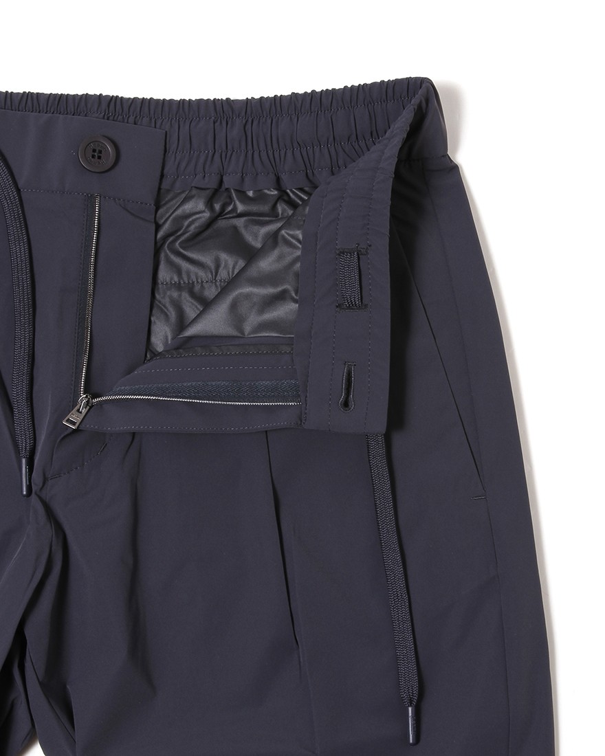 ナイロン ワンプリーツストレッチパンツ【FUNCTIONAL WARDROBE ナイロン ワンプリーツストレッチパンツ【FUNCTIONAL WARDROBE