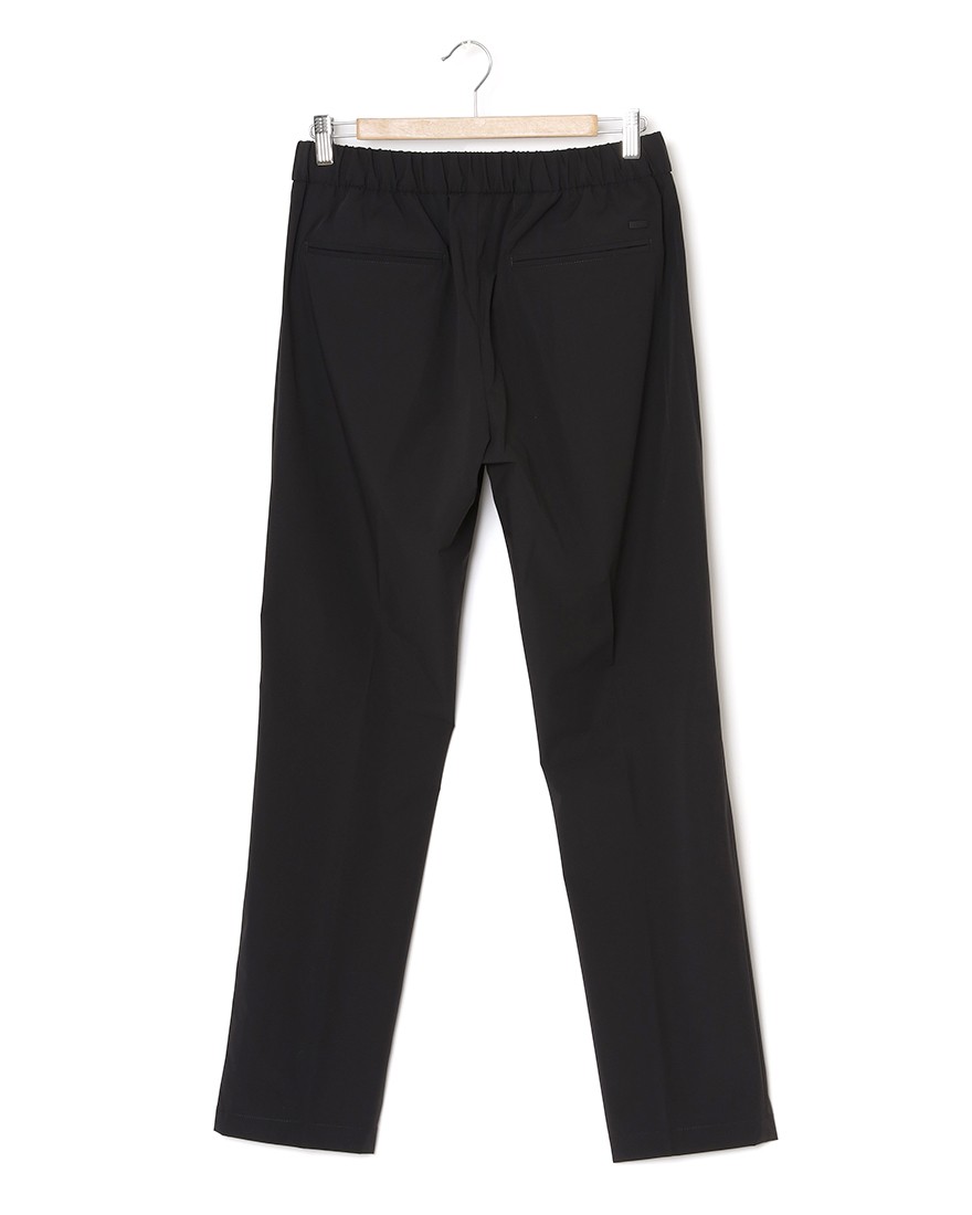 Hernoナイロン ストレッチ ワンプリーツ テーパードパンツ【FUNCTIONAL WARDROBE】05l
