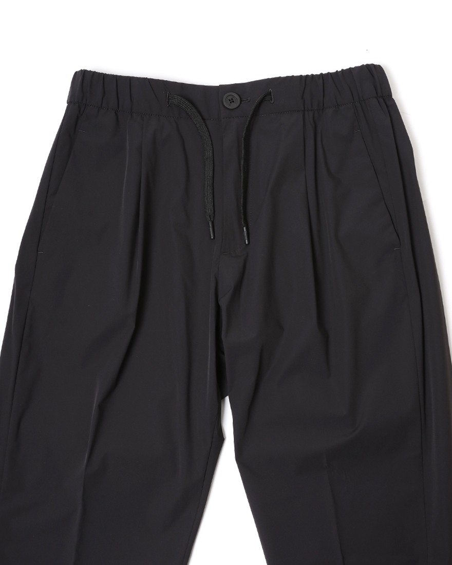 Hernoナイロン ストレッチ ワンプリーツ テーパードパンツ【FUNCTIONAL WARDROBE】06l