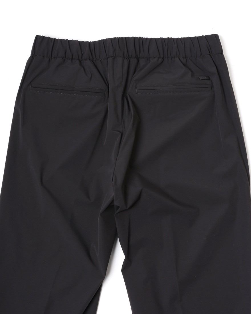 Hernoナイロン ストレッチ ワンプリーツ テーパードパンツ【FUNCTIONAL WARDROBE】11l