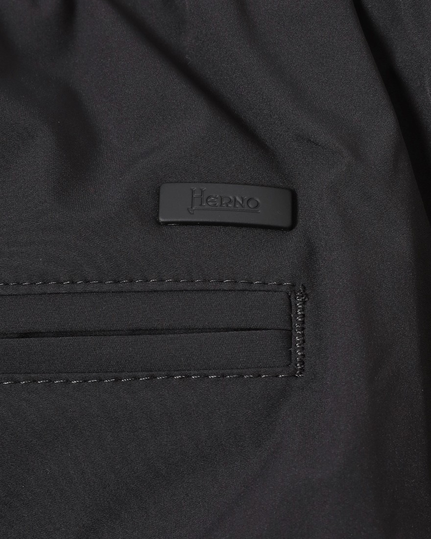 Hernoナイロン ストレッチ ワンプリーツ テーパードパンツ【FUNCTIONAL WARDROBE】14l