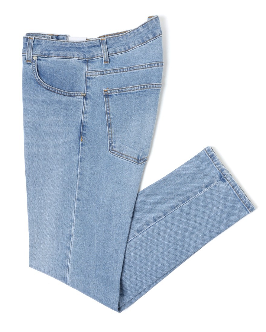 Entre Amisスリム テーパード ライトウォッシュ デニムma