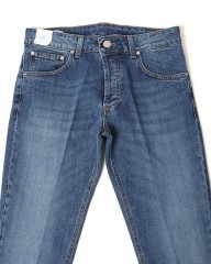 Entre Amisスリム テーパード ライトウォッシュ デニムmb_06l