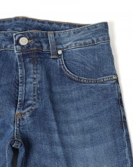 Entre Amisスリム テーパード ライトウォッシュ デニムmb_09l