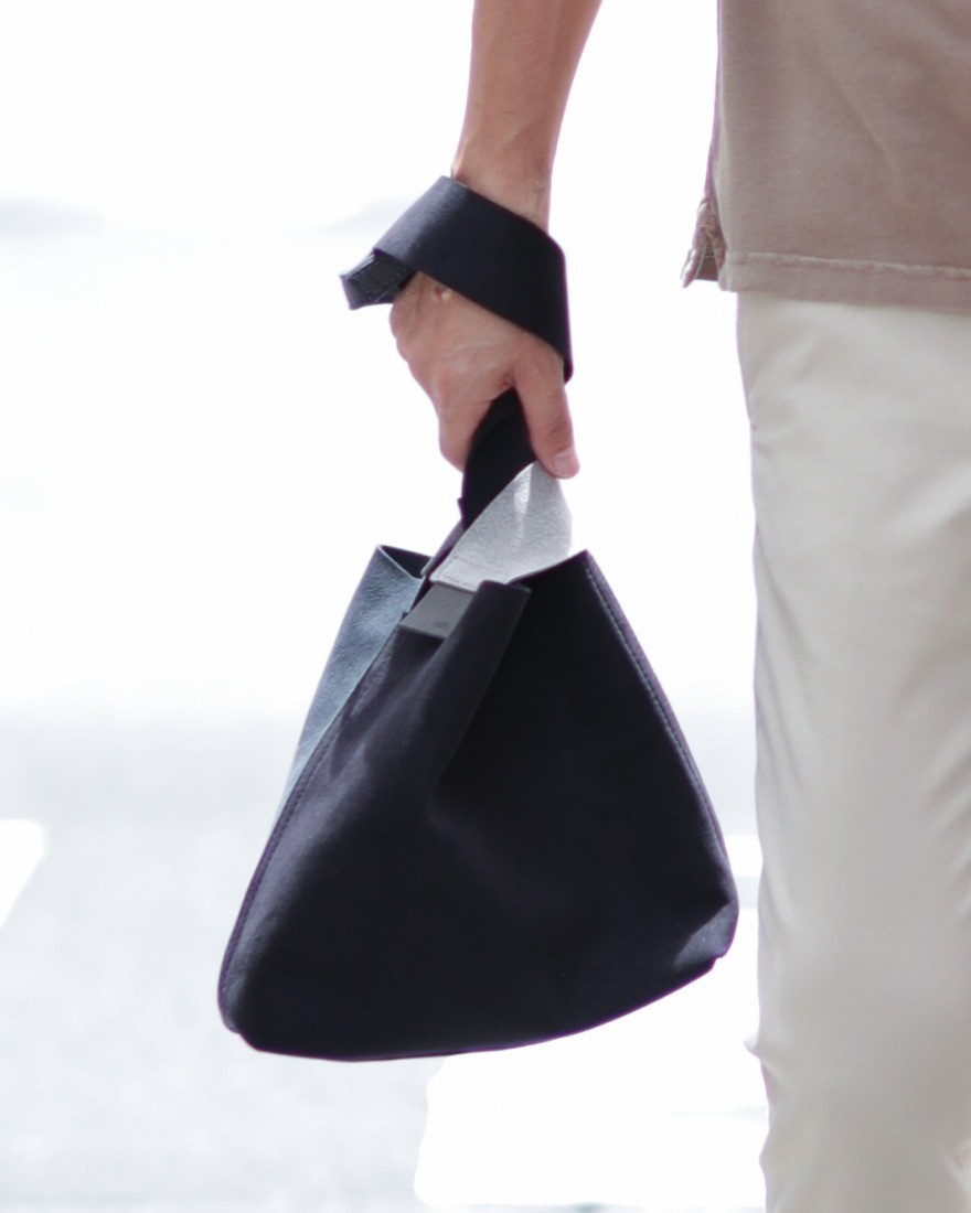 zattuマルチマイクロファイバースエード 縦型スモールバッグ【CONCH/コンク】20l
