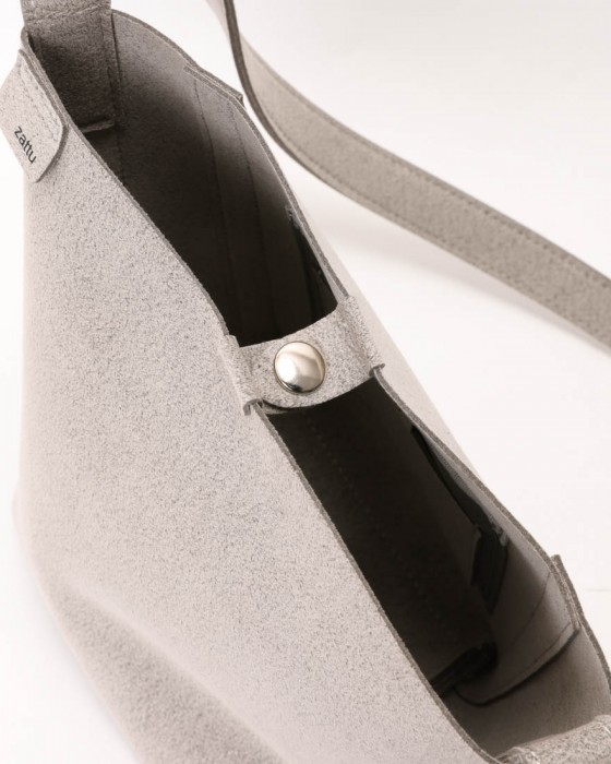 zattuマイクロファイバースエード 縦型ミニショルダーバッグ【PIPPA/ピッパ】12l