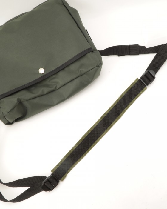 zattuナイロンショルダーバッグ【HEEDO-LQ】13l