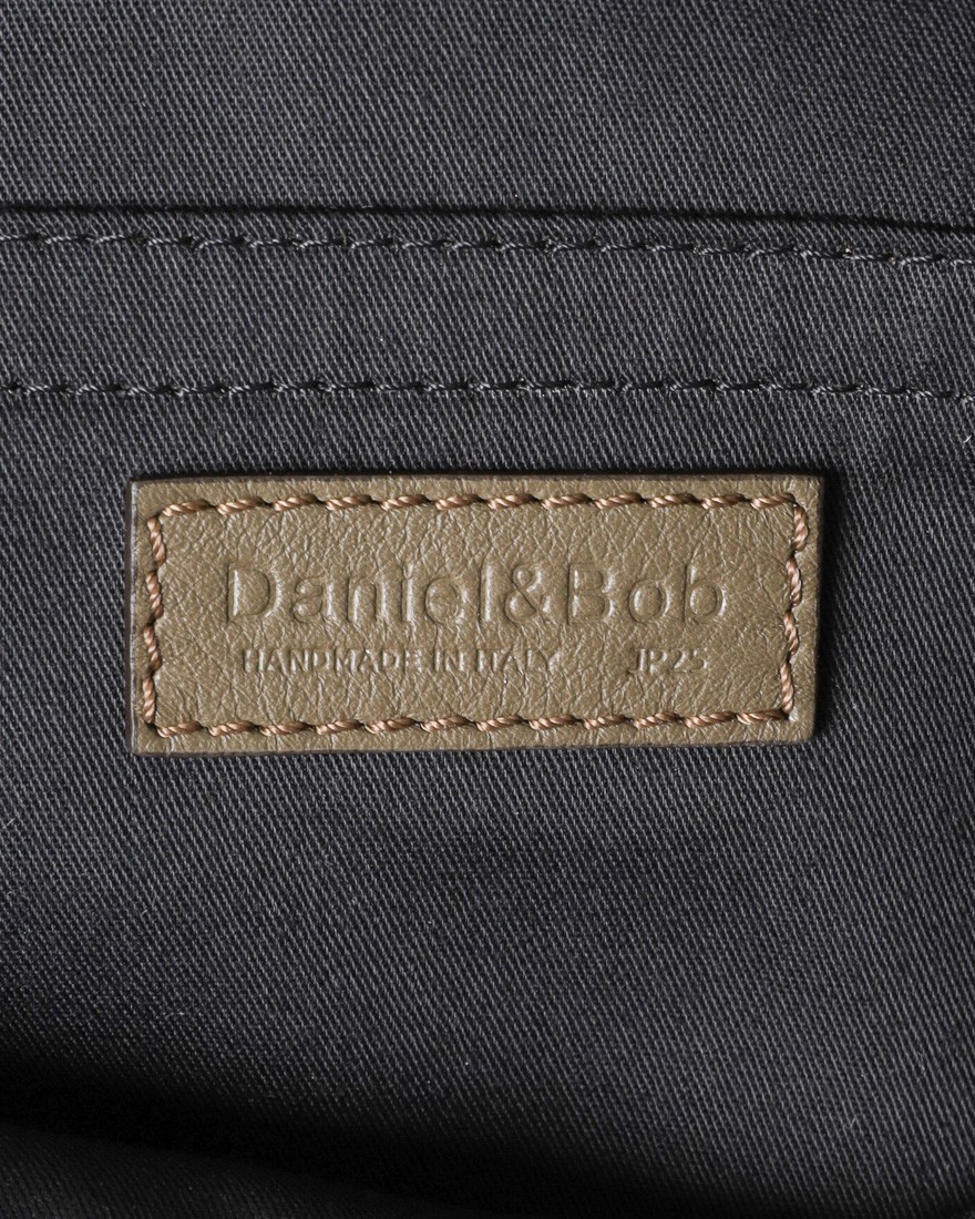 Daniel&Bobレザー ミニボディバッグ【LUDO/ルード】12l