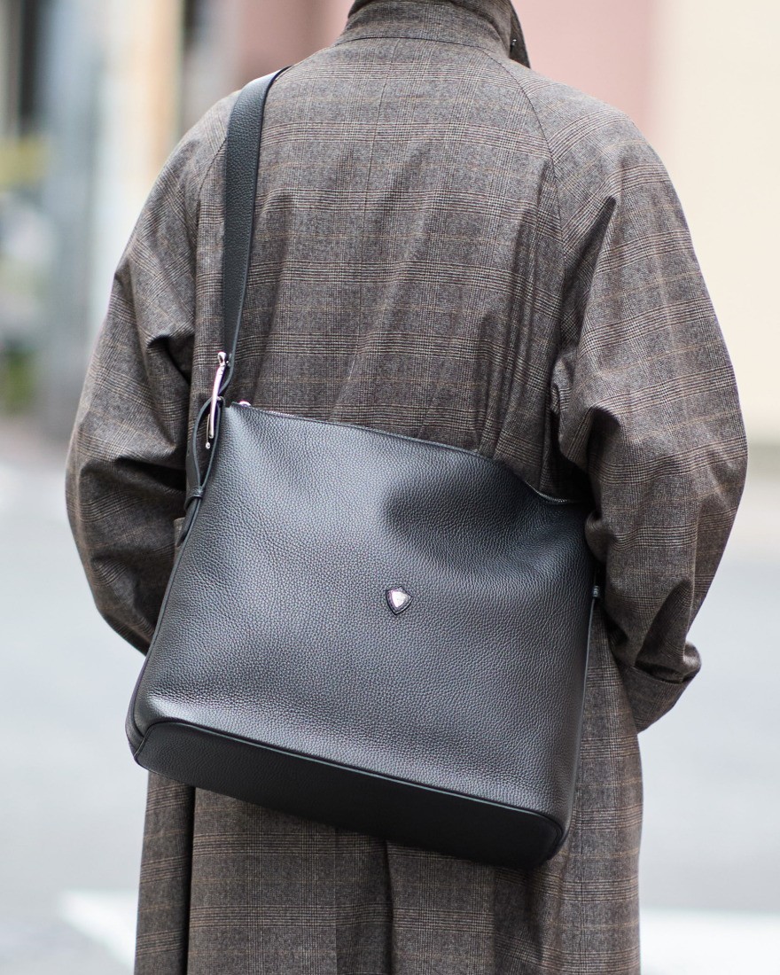 CHAMBORD SELLIERシュリンクレザー ショルダーバッグ【LOCHS Poche/LAGUN】21l