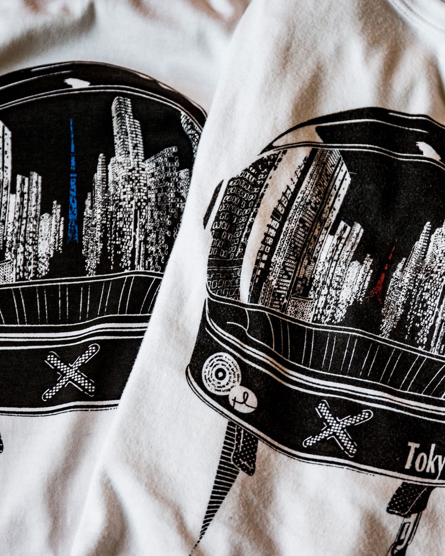 白いTシャツと黒いバイク。TokyoMotorist×白いTシャツと黒いバイク コラボプリントTeeシャツ 【oroch】03l