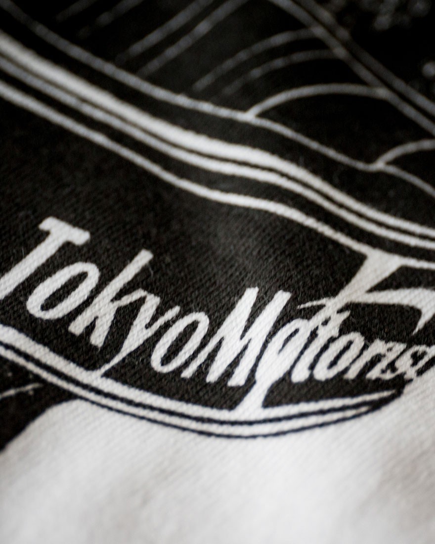 白いTシャツと黒いバイク。TokyoMotorist×白いTシャツと黒いバイク コラボプリントTeeシャツ 【oroch】10l